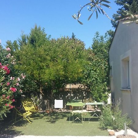 Au Bon Penequet Bed & Breakfast Pujaut Exterior photo