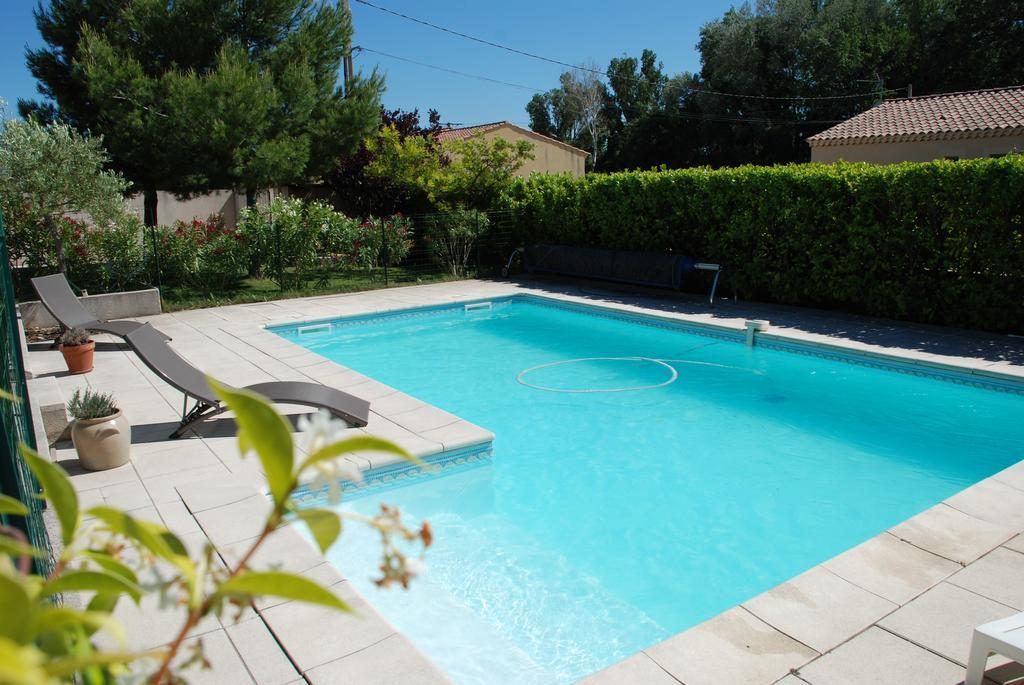 Au Bon Penequet Bed & Breakfast Pujaut Exterior photo
